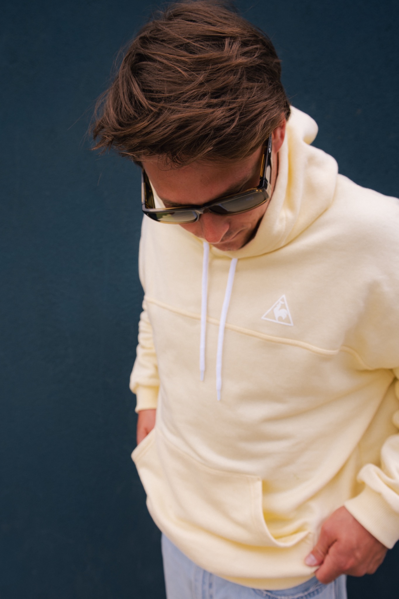 Détail du hoodie Le Coq Sportif porté par Merlin Surget